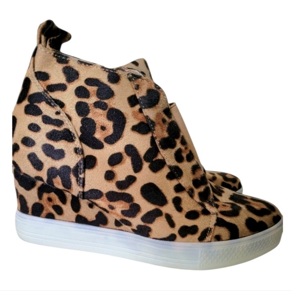 COOGI Like New Tan And Brown Cheetah Leopard Print Zip Up Ankle Boot Size 7.5 - Picture 1 of 13